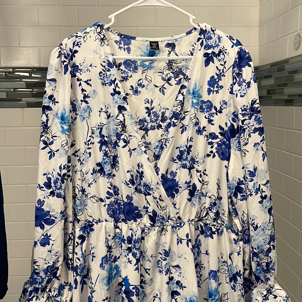 PLUS SIZE - FLORAL DRESS